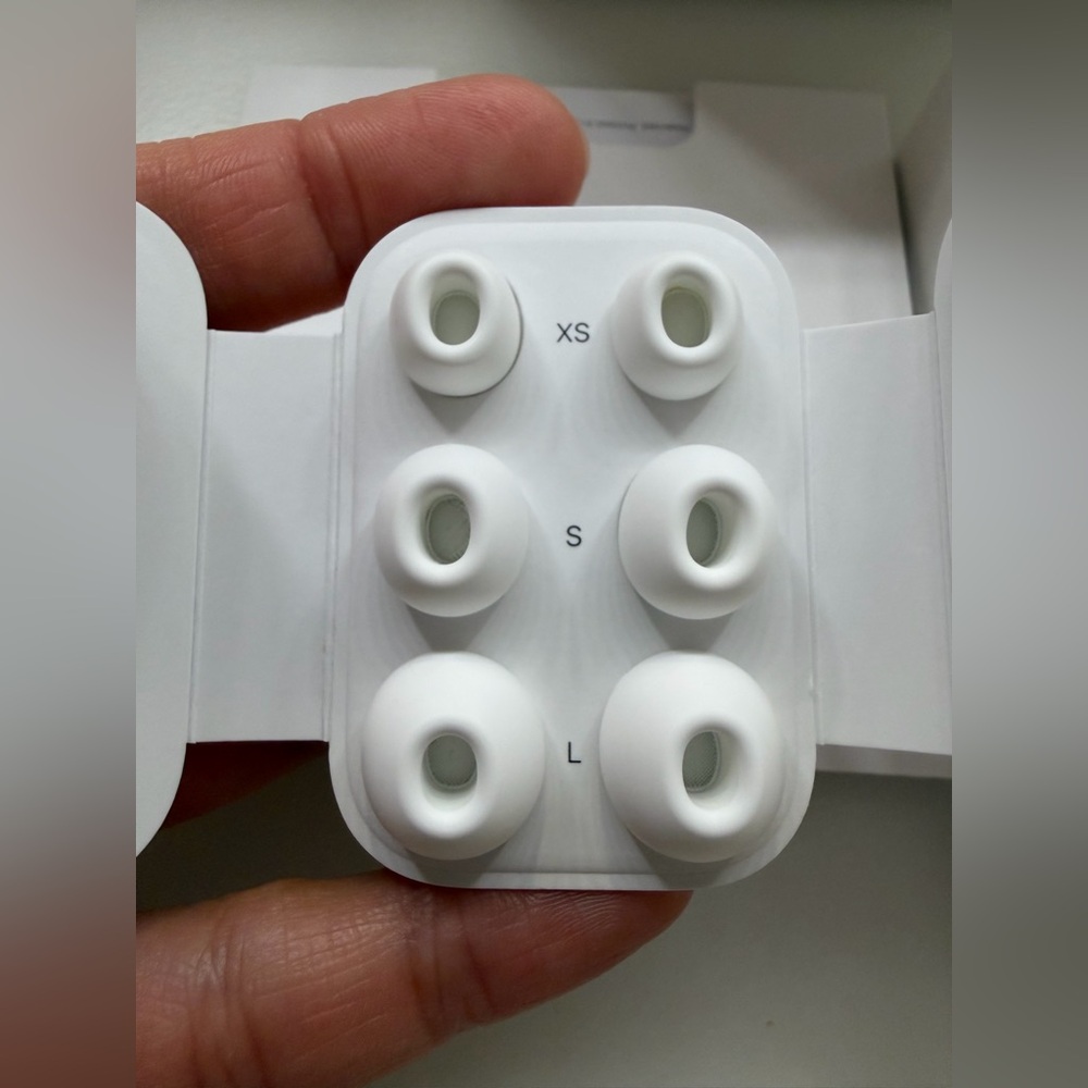 Apple AirPods Pro 2nd Generation - Picture 9 of 17